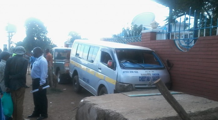 Matatu Looses Control, Misses Hitting Students at K.U Gate Matatu Looses Control, Misses Hitting Students at K.U Gate