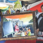 Prof Kobia receives a painting from the VC Prof Mugenda as a token of appreciation in the opening ceremony for the college of education﻿