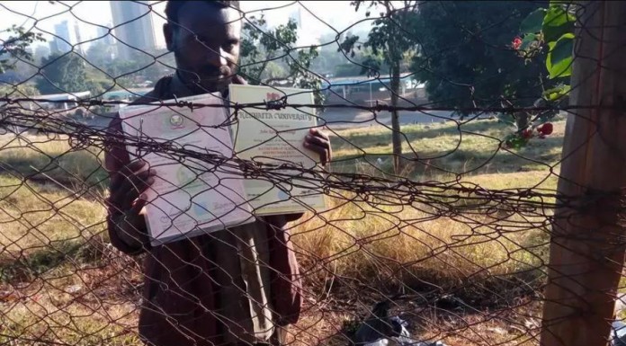 Kenyatta University Graduate Who Lives as a Beggar in The Streets Of Nairobi (Photos) Kenyatta University Graduate Who Lives as a Beggar in The Streets Of Nairobi